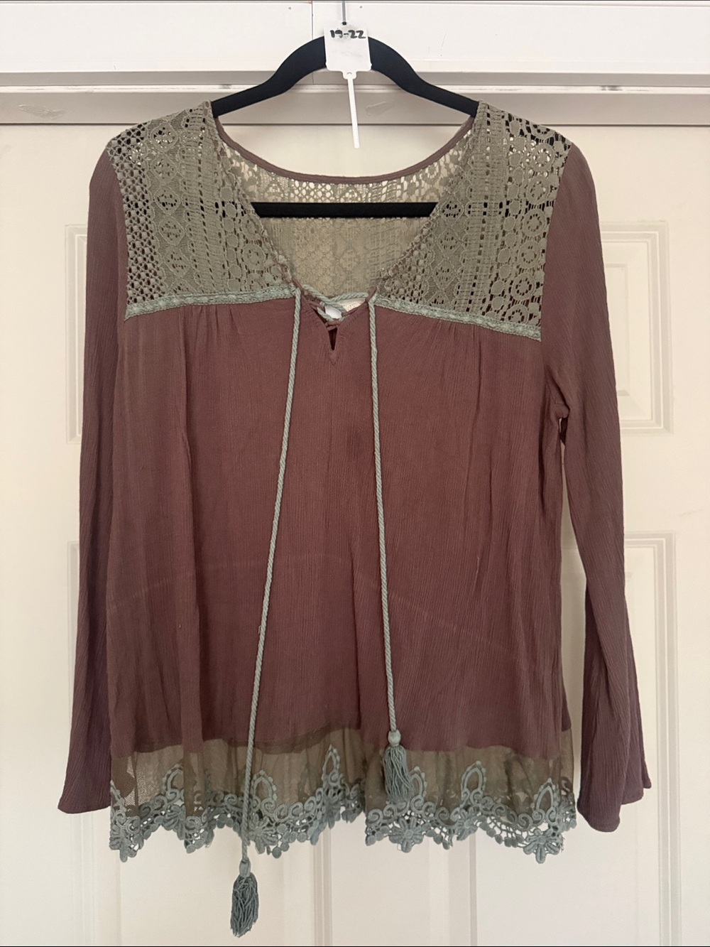 entro Dusty Rose Long-Sleeve Peasant Top with Sage Lace